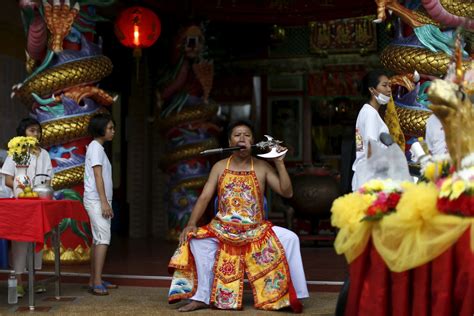 Das Phuket Vegetarian Festival: Eine Mischung aus chinesischen Traditionen und thailändischem Lokalpatriotismus